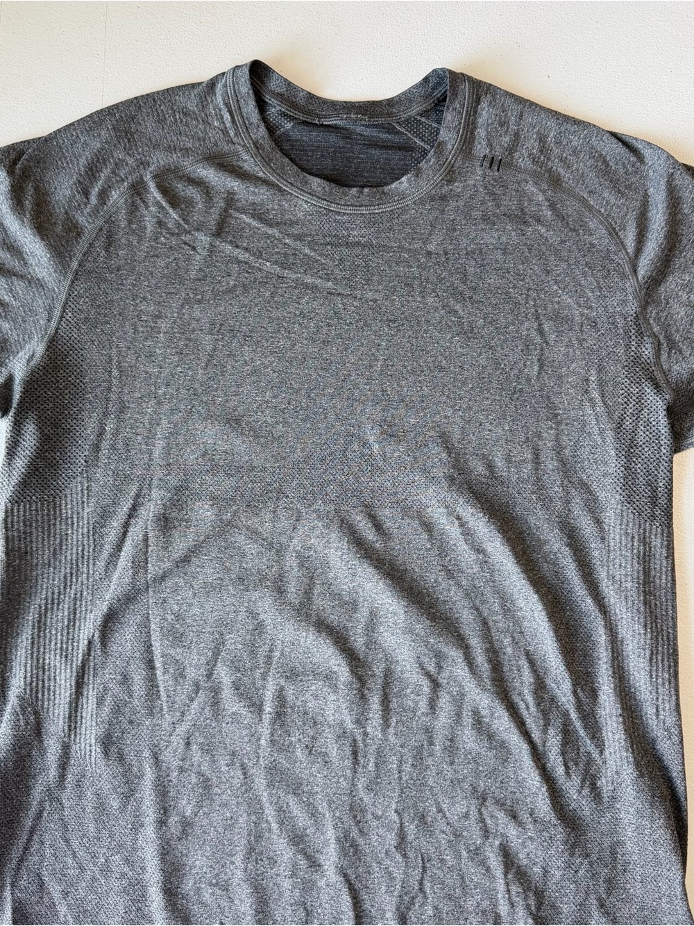 Men’s Lululemon Short Sleeve Size Medium - Picture 1 of 8